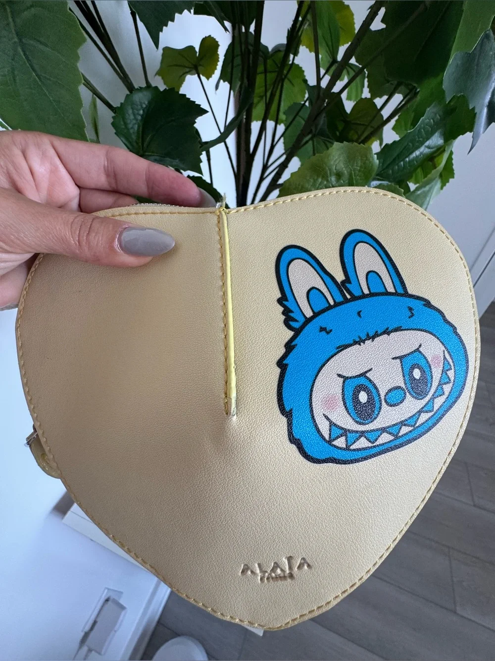 Heart-Shaped Crossbody in butter Yellow